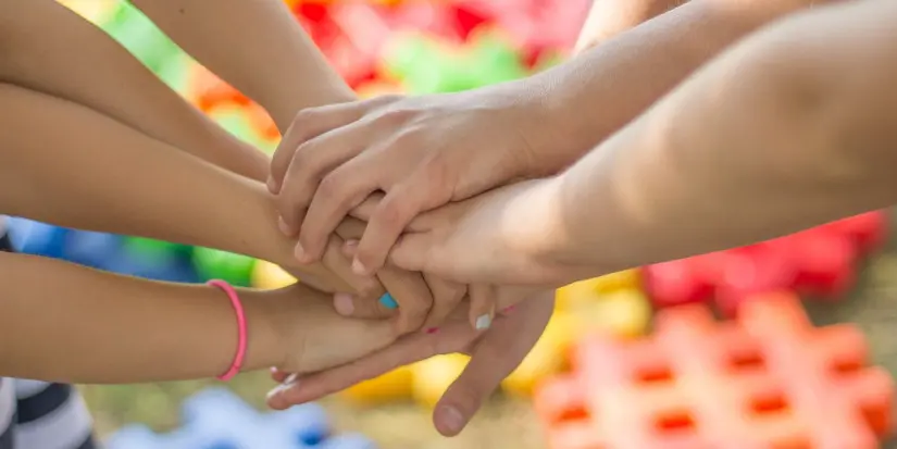 Weltkindertag 2027, Kinderhände (Bildquelle: jarmoluk, Pixabay)